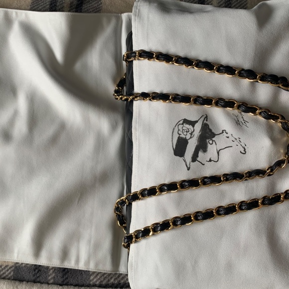 Chanel bag  maxi black  caviar gold hardware - Picture 4 of 5